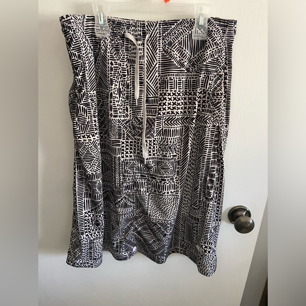 MOD skirt black and white very good used condition capri leggings 26in long